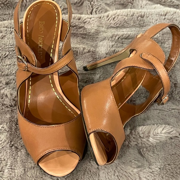 Enzo Angiolini (8 1/2) tan strappy heels - Picture 2 of 8